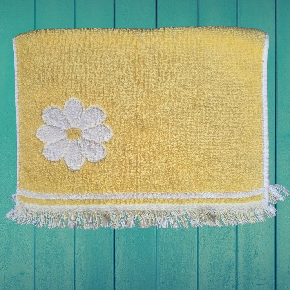 VTG 70s Martex 100% Cotton Yellow/White Daisy Flower Hand Towel, 11x17